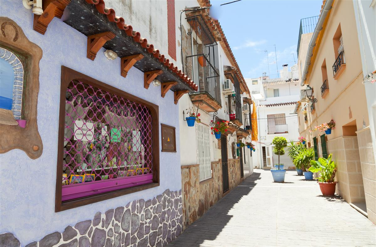 Middle Floor Apartment in Estepona