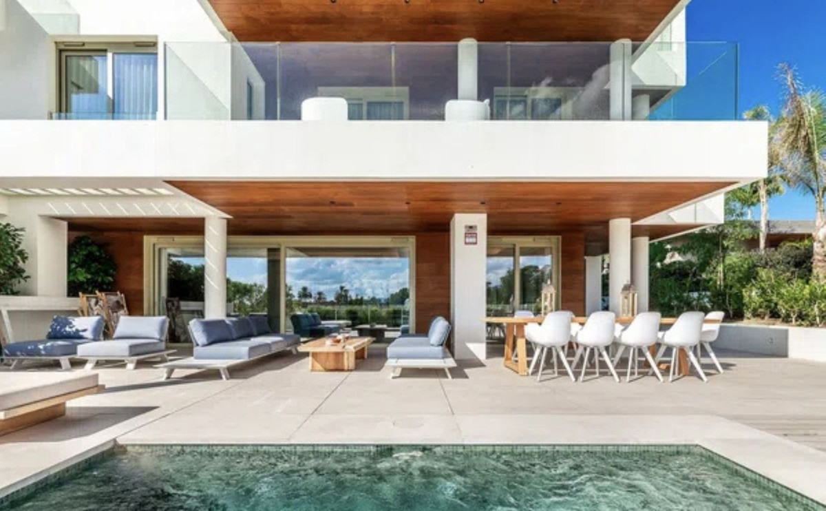 Townhouse in The Golden Mile