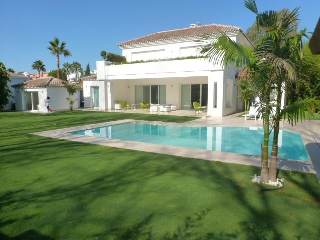 Detached Villa in Guadalmina Baja